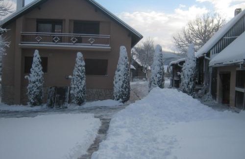 Vrelo Korenicko Casa | House Pribić