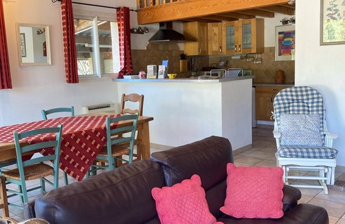 Cadenet Casa | 2 pasos de Lourmarin, casa con jardín vallado en una propiedad de oliva