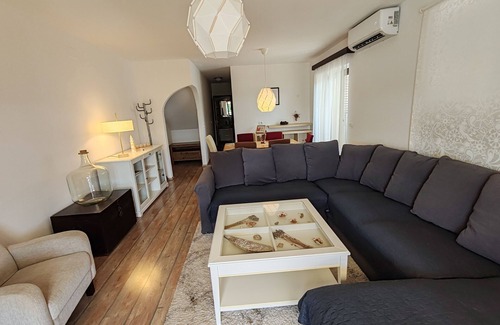 Banjole Apartamento | House Rina apartments directly by the sea with whirlpool in a beautiful garden