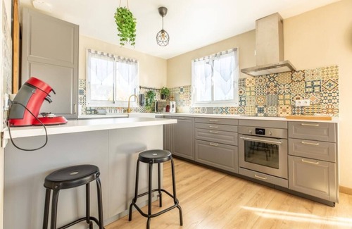 Laschamps Apartamento | House sleeps 12 with all comforts
