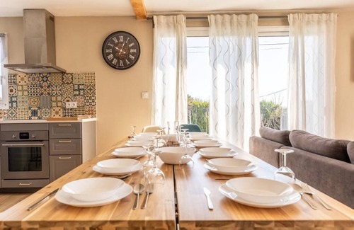 Laschamps Apartamento | House sleeps 12 with all comforts