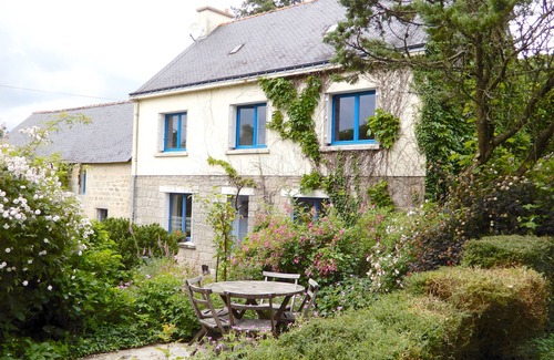 Ploerdut Casa | Casa rural en área de 5 hectáreas con jardines de flores, arboretum, senderos, arroyo