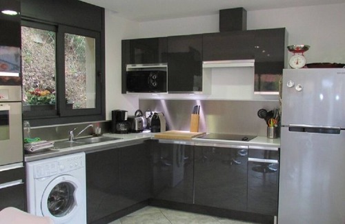 Port-Vendres Casa | HOUSE, SHARED POOL, TERRACE, PARKING AND GARDEN, WIFI, SLEEPS 4