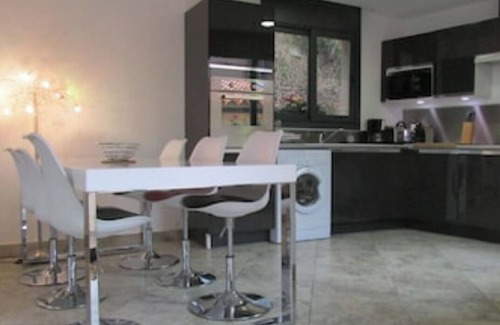 Port-Vendres Casa | HOUSE, SHARED POOL, TERRACE, PARKING AND GARDEN, WIFI, SLEEPS 4