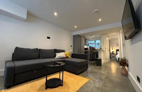 Brondesbury Casa | House - Sleeps 4 & Free Parking