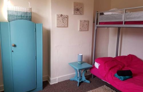 Guisborough Casa | House - Sleeps 4 - Pets Ok - Parking - Garden