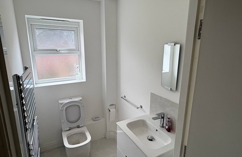 Manchester Casa | House - Sleeps 5, Private Parking & Pets Allowed