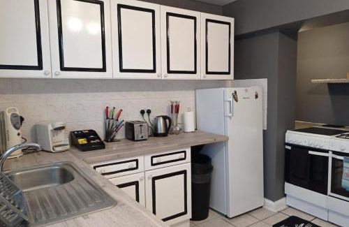 Chadwell Casa | House - Sleeps 8 - Garden - Parking