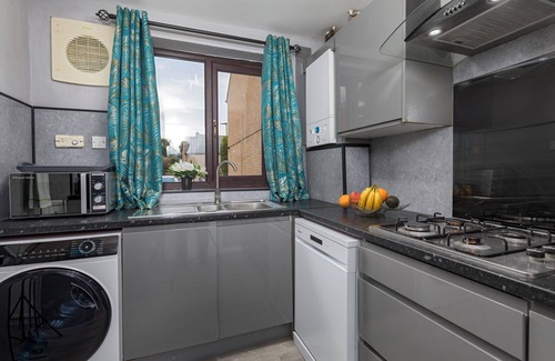 Sheffield Casa | House -Sleeps 8, parking, suitable for contractors