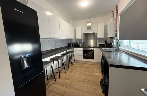 Bridgend Casa | House - Sleeps 8 - Parking - WiFi