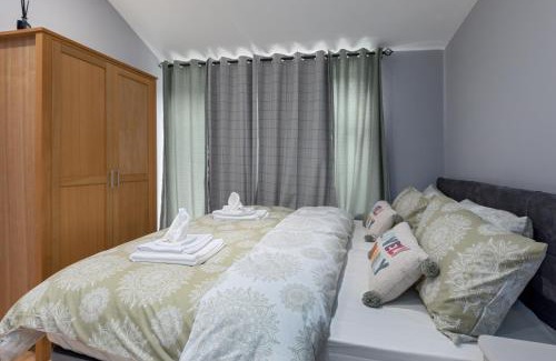 Sheffield Casa | House -Sleeps 8 parking suitable for contractors