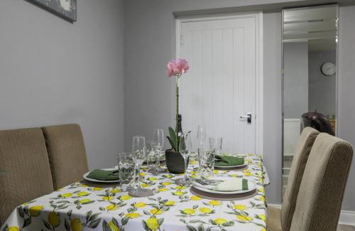 Sheffield Casa | House -Sleeps 8 parking suitable for contractors