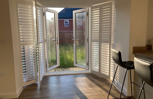 Burton Latimer Casa | House-sleeps 8-parking-garden