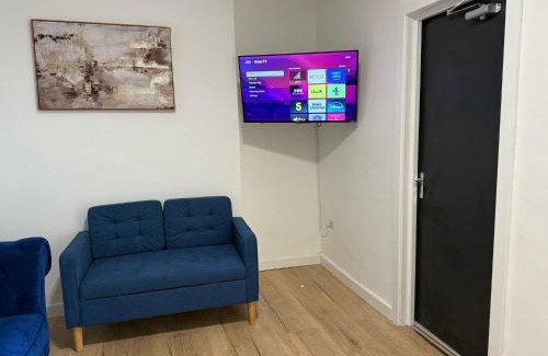 Bridgend Casa | House - Sleeps 8 - Parking - WiFi