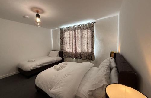 Bridgend Casa | House - Sleeps 8 - Parking - WiFi
