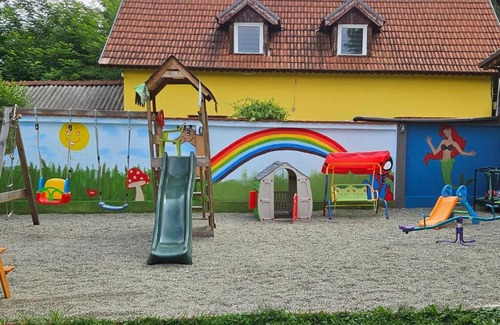 Avrig Casa | House - Sleeps up to 11 hot tub & free parking