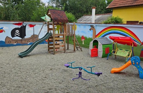 Avrig Casa | House - Sleeps up to 11 hot tub & free parking