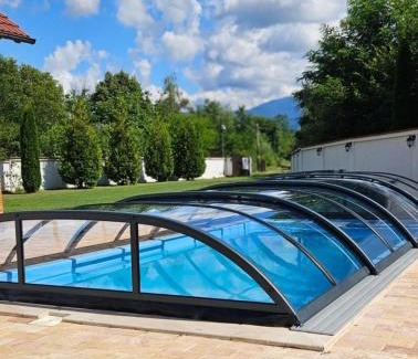Avrig Casa | House - Sleeps up to 11 hot tub & free parking