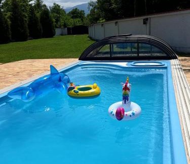 Avrig Casa | House - Sleeps up to 11 hot tub & free parking
