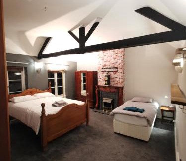 Darlington Apartamento | House - Sleeps up to 14 & Parking Available