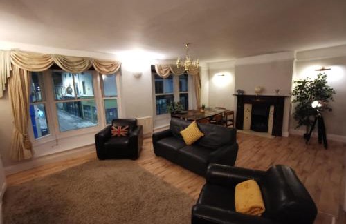 Darlington Apartamento | House - Sleeps up to 14 & Parking Available