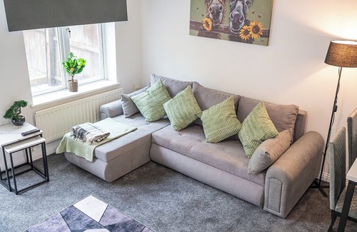 Bingham Casa | House Sleeps6-Garden-PetsOk-Parking-Long stay disc