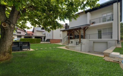 Otocac Apartamento | House Smolčić