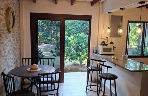 Playa Blanca Casa | Casa rodeada de naturaleza, ideal para compartir con la familia o amigos.