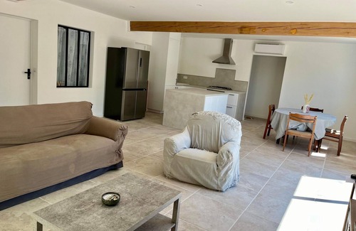 Ceyreste Casa | Casa de piedra provenzal en el corazón de un olivar, 2000m2 de terreno tranquilo