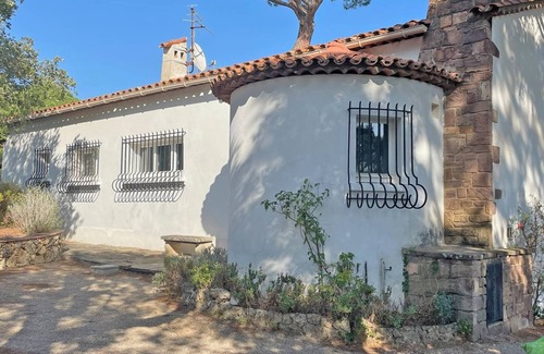 Guerrevieille Casa | House T3 for 4 people - Sea view over Saint Tropez - Air conditioning - Wifi - Grimaud