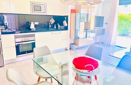 Torrevieja Chalet De Esquí | Casa Tindra Punta Prima