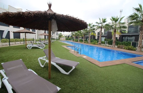 Torrevieja Chalet De Esquí | Casa Tindra Punta Prima