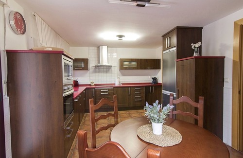 Revenga Cabaña | Casa para disfrutar con familia y amigos a sólo 8 minutos del centro Segovia.