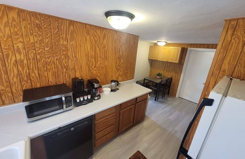 Lincoln Casa | House To Yourself! Parking, WIFI, Pets allowed!
