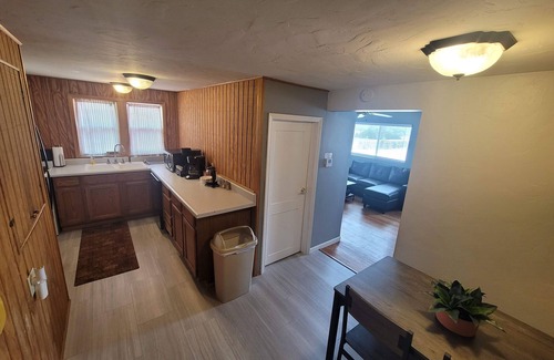 Lincoln Casa | House To Yourself! Parking, WIFI, Pets allowed!