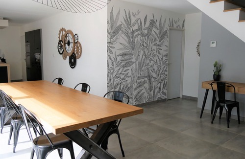 Suze-la-Rousse Casa | House under the oaks with dominant view