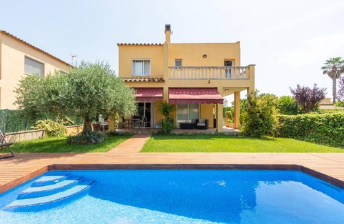 Sant Pere Pescador Chalet De Esquí | Casa Violant - Jardín, piscina, barbacoa, pequeño despacho, wi-fi, garaje