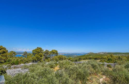 Nevidane Casa | House Volak