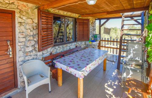 Nevidane Casa | House Volak