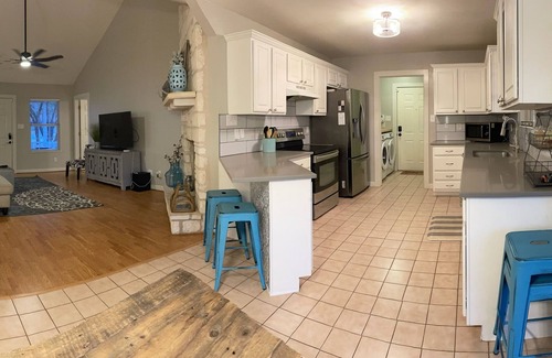 Johnson City Casa | House w/1 acre, Spa & Outdoor Living