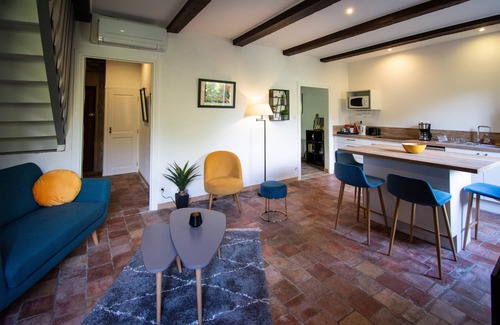 Saint-Maurice-dʼArdeche Casa | House with private terrace in mas ardéchois