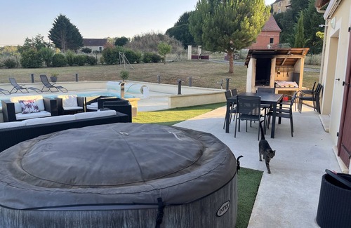 Saint-Vincent-le-Paluel Villa | House with swimming pool and jacuzzi 6km from Sarlat