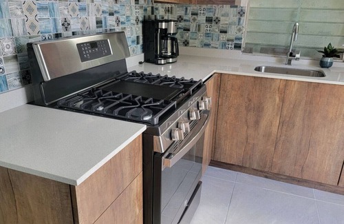 Ceiba Casa | House w/Private Pool, 2 bed/1 bath/full kitchen/grill/near ferries/large yard
