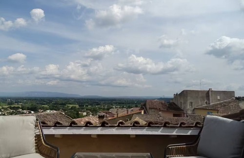 Chateauneuf-de-Gadagne Casa | House with panoramic terrace
