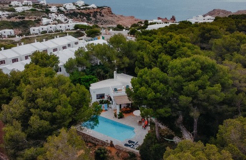 Ciutadella de Menorca Chalet De Esquí | Villa en Cala Morell con piscina privada en el bosque