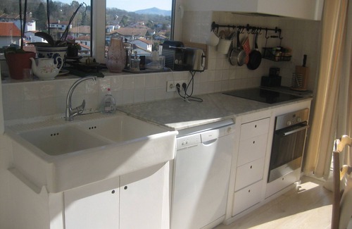 Saint-Pee-sur-Nivelle Casa | Casa con piscina en el centro del pueblo.