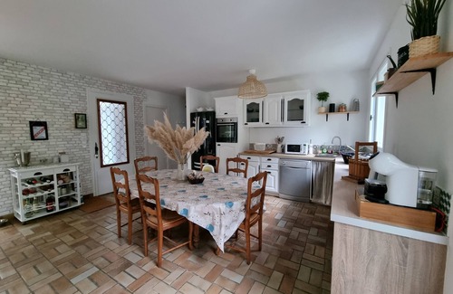 Boyardville Casa | House with large garden in an oyster farming site close to the beach and the golf course.