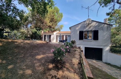 Boyardville Casa | House with large garden in an oyster farming site close to the beach and the golf course.