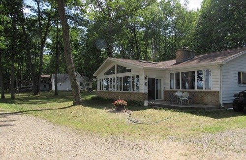 Higgins Lake Casa | Casa con 125 'frente al lago Higgins