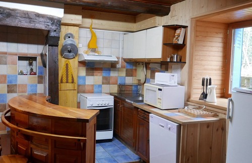La Tour-dʼAuvergne Casa | casa 100 m2, 2 habitaciones, jardín 1000 m2, WIFI